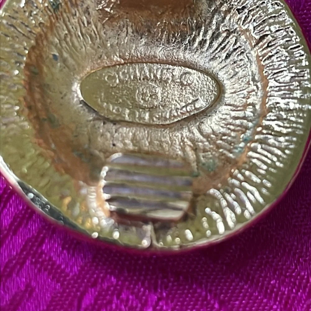Large Chanel vintage gold clip on earrings